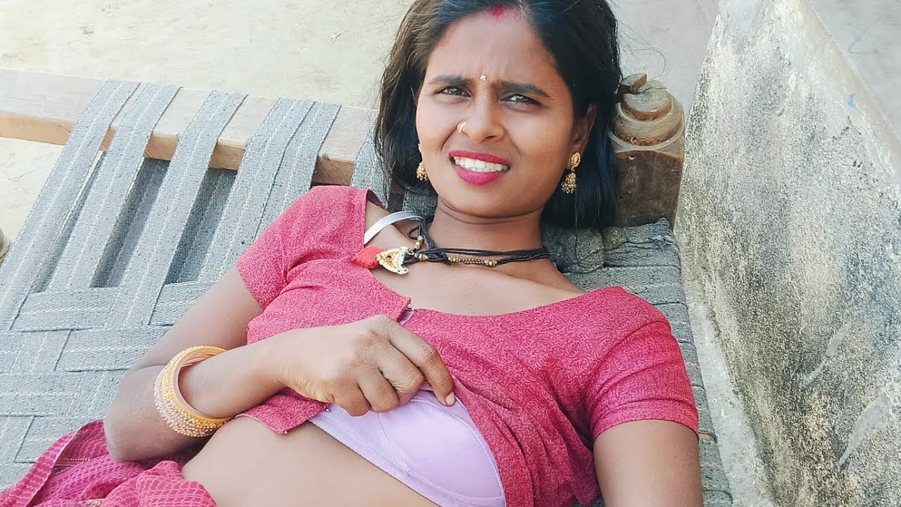 दोस्तों होली का दिन है चलो खटिया पर साथ मिलकर खेलते हैं होली❤️🥰