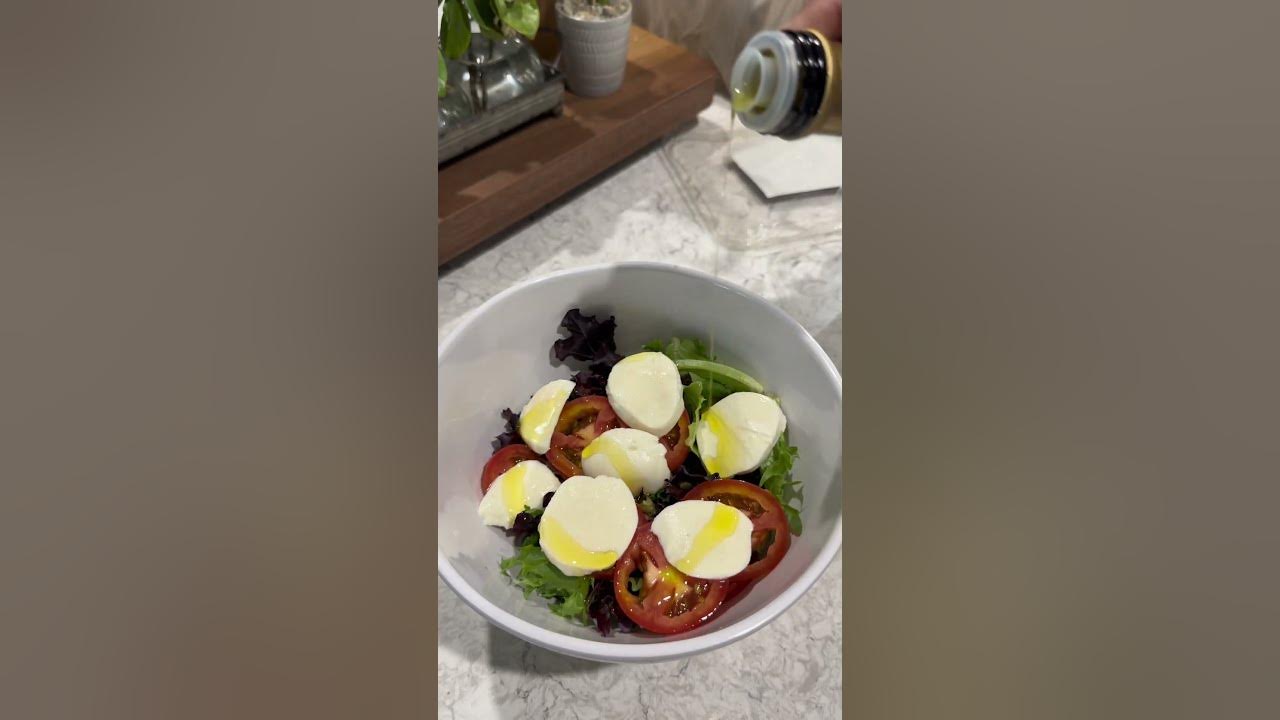 Boar’s Head PitCraft Smoked Turkey Caprese Salad! Eat well my friends 