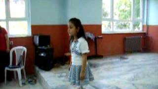 Küçük Kızdan 10 Kıta İstiklal Marşı.avi