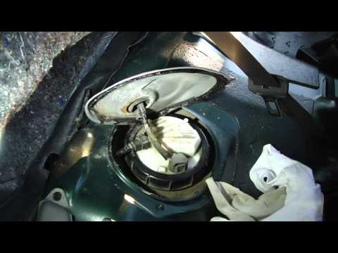 How to depressurize fuel injection system Toyota Corolla VVT-i engine. Years 2000 to 2007   (32)