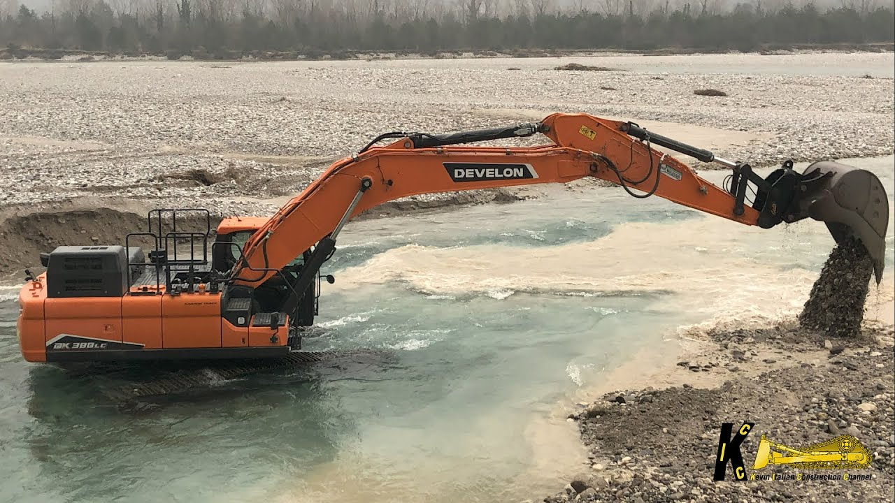 DEVELON DX380 EXCAVATOR Digging Gravel Under Water #develon #excavator ...