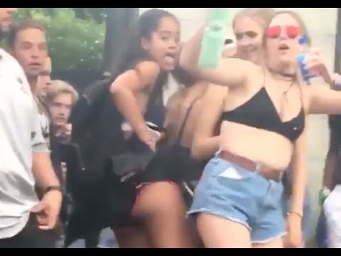 Sasha Obama Caught Making Out With Hot Stranger At Lollapalooza!