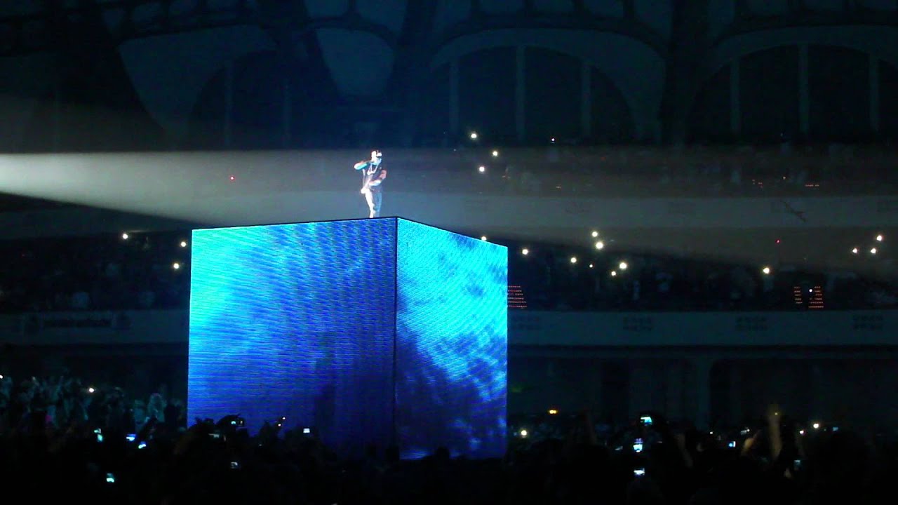 Jay-Z & Kanye West Watch The Throne Tour Frankfurt - Opening (H A M, Who Gon Stop Me) HD 05.06.2012