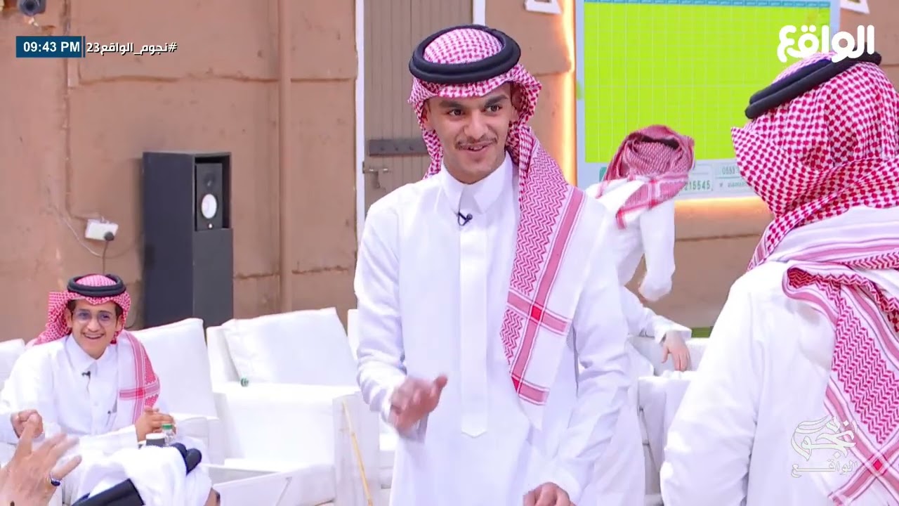 هدية تركي المشيقح و عبدالرحمن الحربي لدكتور عايض القرني #نجوم_الواقع23