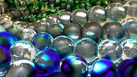Rotating Chain of Glass Spheres Stock Motion Graphics