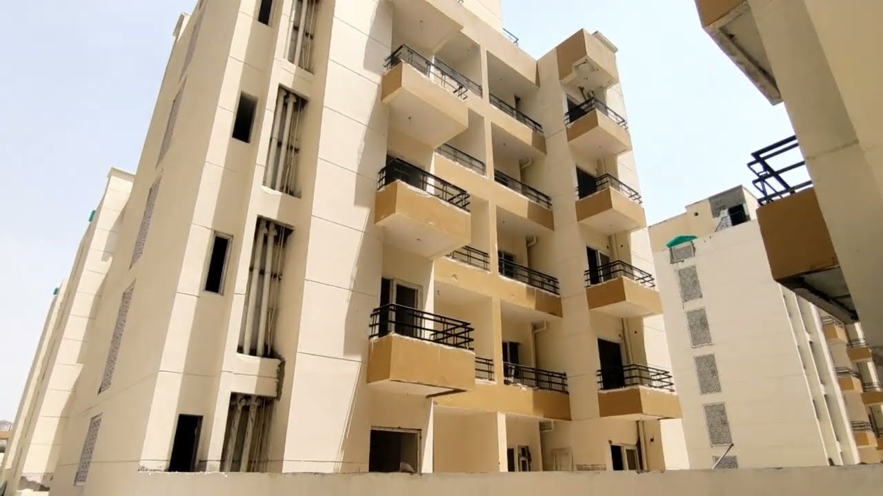 AMRAPALI CENTURIAN PARK TERRACE HOMES LOW RISE TOUR II NOIDA EXTENSION II GREATER NOIDA WEST