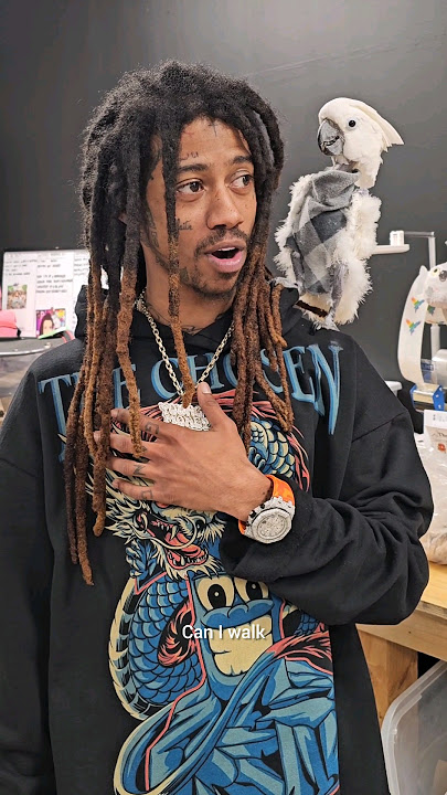 Rapper Lil Twist Reacts to Meeting A Cockatoo for the first time |🦜 CELEBRITIES REACT TO PARROTS