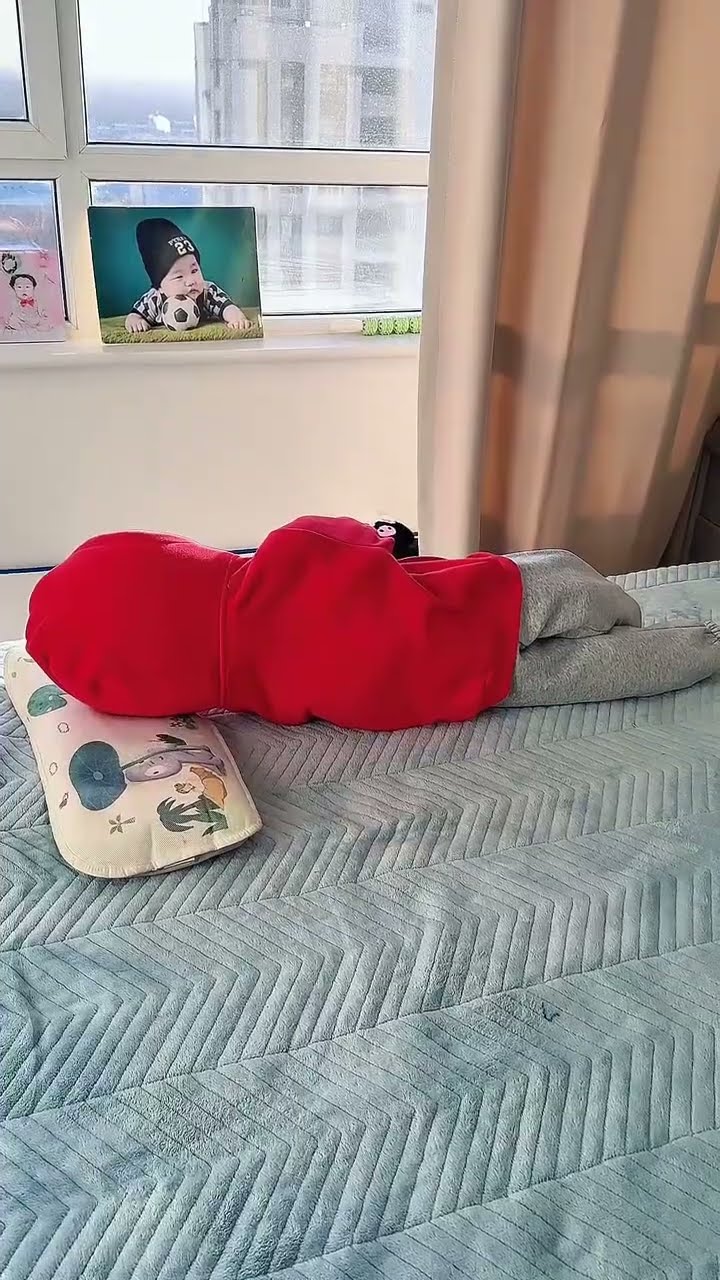 熊孩子为了玩手机有多拼，又是斗智斗勇的一天！#Cute baby#Cute#呆萌小米宝#聪明宝宝#萌娃