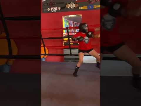 12 year old Faith Gomez spares in Sacramento ca. #faith #boxing #latina #miketyson #barstools