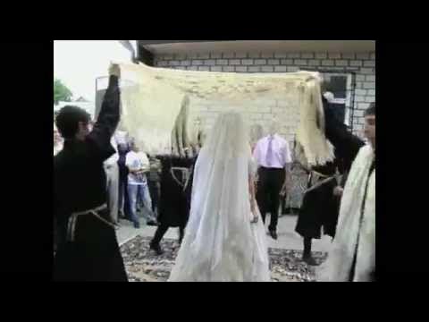 Свадебные обряды у балкарцев. Свадьба у балкарцев. Кавказские свадебные платья. Свадьбы кчр карачаевские. Карачаевские свадебные.
