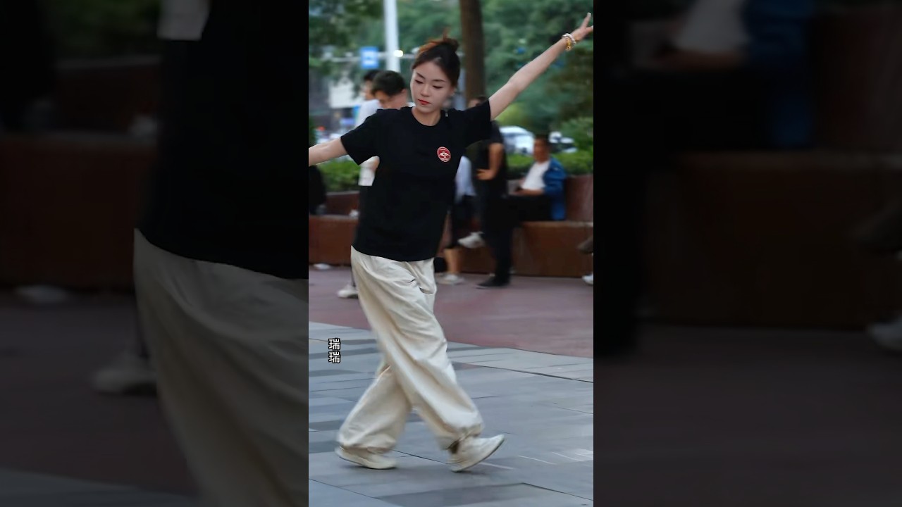 美美的瑞瑞在蘭州老家領舞中💃👍👏Beautiful Ruirui is leading the dance in her hometown of Lanzhou