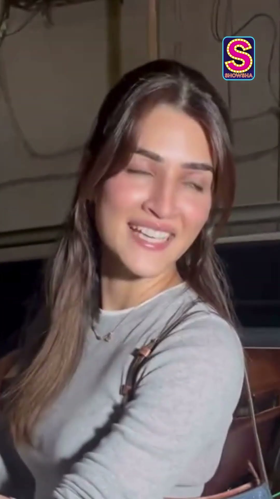 Kirti Sanon Spotted In Casual Fit With Script In Hand, What’s Cooking? | Bollywood | N18S