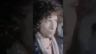 Classic Bob! Interviewer asks wrong questions! #bobdylan