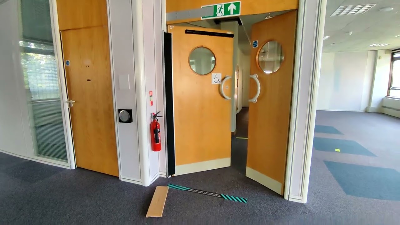 70s/80s office building URBEX