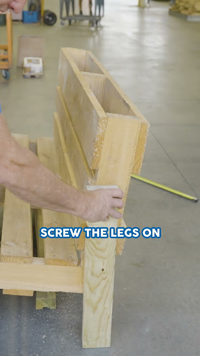 Turn a Pallet into an Outdoor Bench