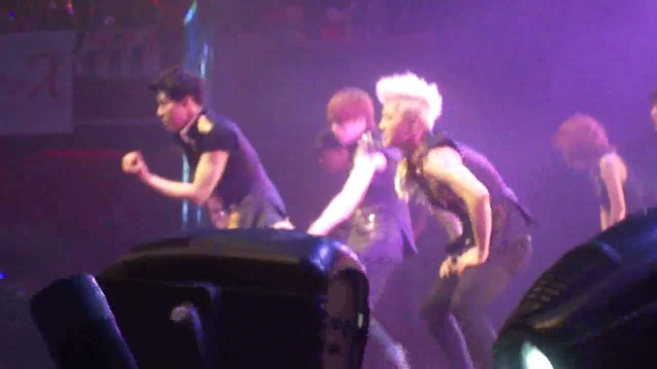 120309 JYJ World Tour in Chile - Mission [Fancam]