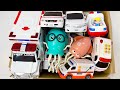 おもしろおもちゃと救急車ミニカーのおもちゃ、メンテナンスして坂道をを走らせる。おかたづけBOXにも収納です!