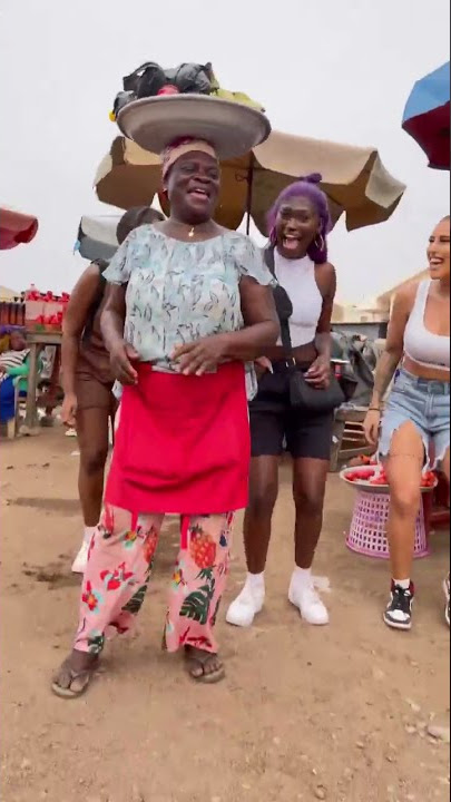 Aunty in the back enjoying herself ❤️❤️❤️| Roseylucci | #dance #vivaafrika #afrobeats #shorts