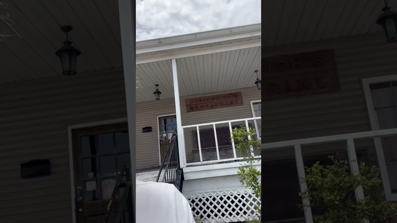 Vucinovich's Restaurant in da Far East of New Orleans