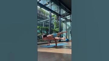 Yoga Handstands Flow ✨              #yoga#handstandflow#handstandworkout