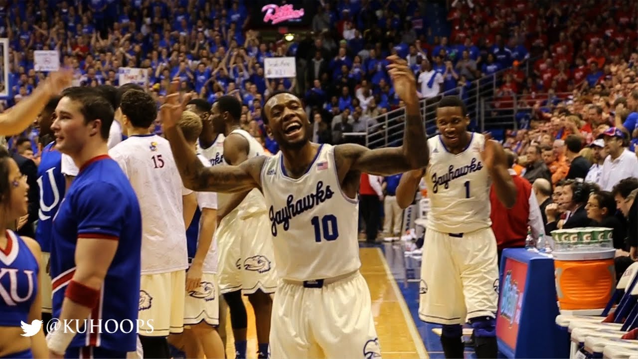 Shaq Goodwin pays homage to Vince Carter, sticks arm in rim on