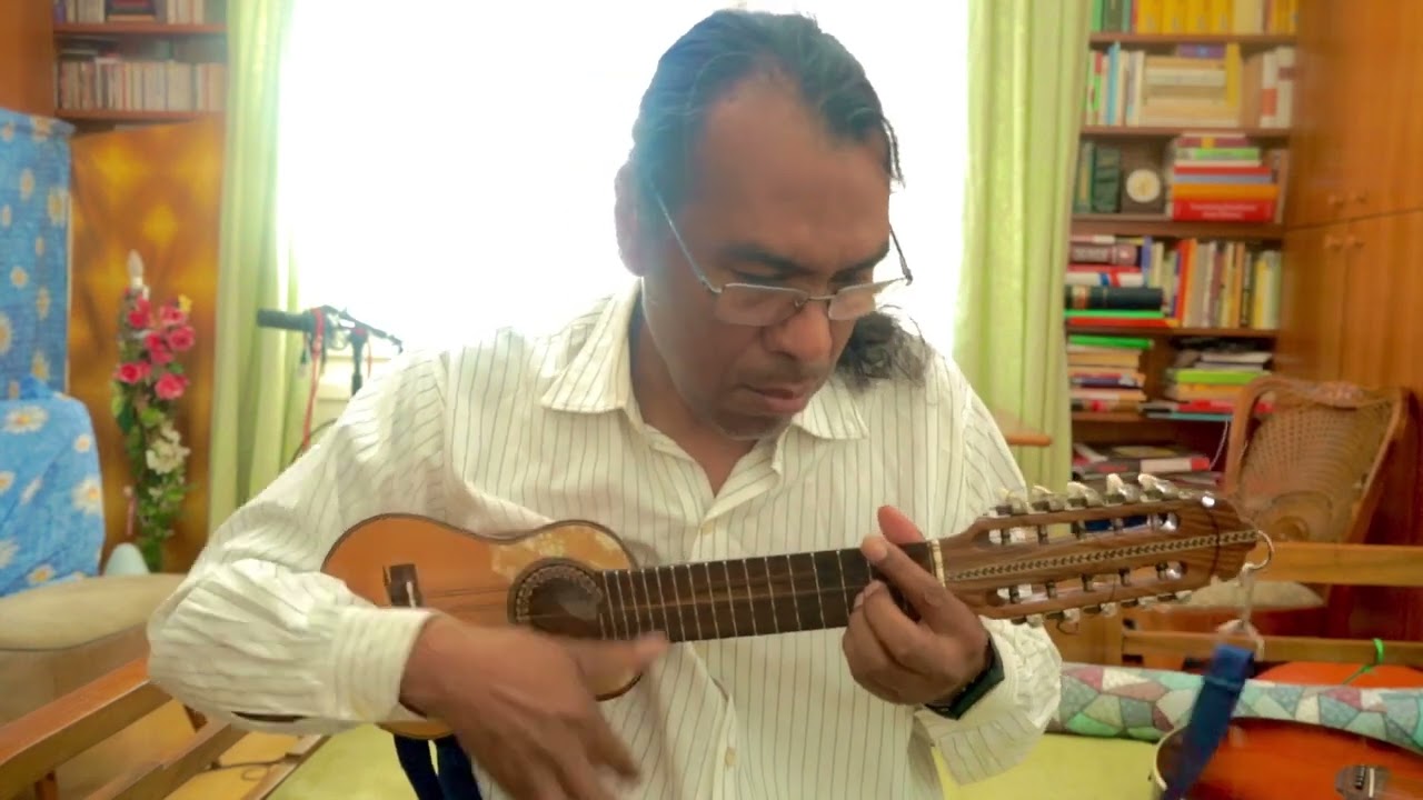 Diferencias entre charango y ukelele - YouTube