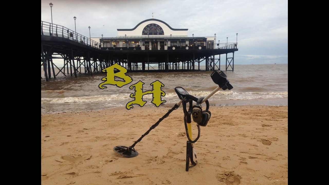 metal detecting cleethorpes using Minelab Safari YouTube