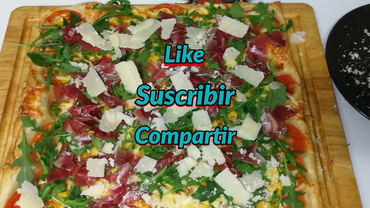 Pizza casera de jamón serrano y queso