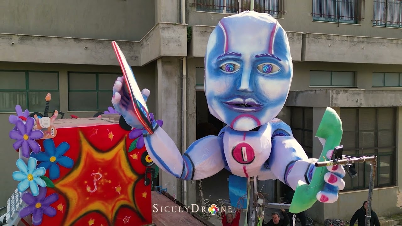 Carnevale Siculianese - Assemblaggio carro