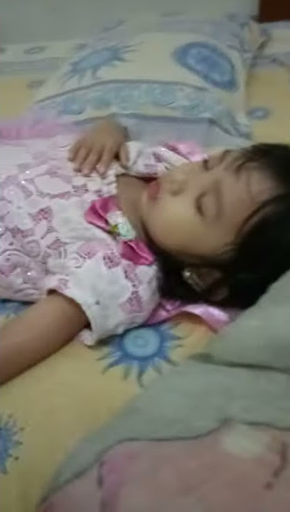 ganggu adik tidur