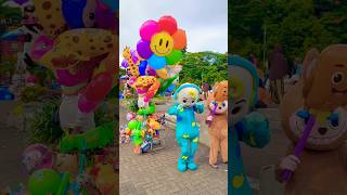 Cocomelon wheels on the spooky bus round and round