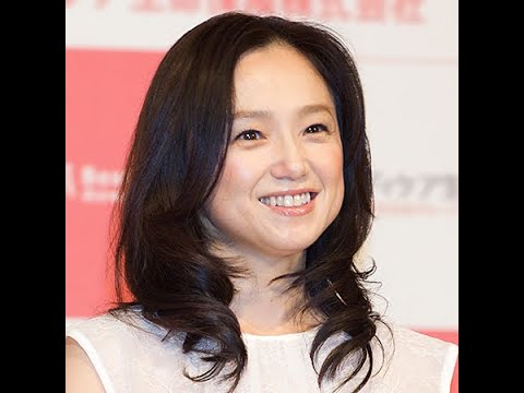 新幹線の隣の席に芸能人オーラを消した永作博美が…別れ際に「行ってらっしゃ～い」のプライベート素顔