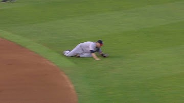MIN@KC: Dozier makes a sliding stop and throw