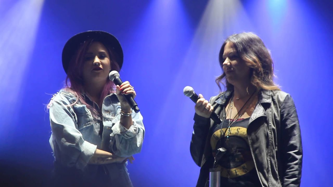 Demi Lovato - Anaheim Soundcheck (Neon Lights Tour 2014)