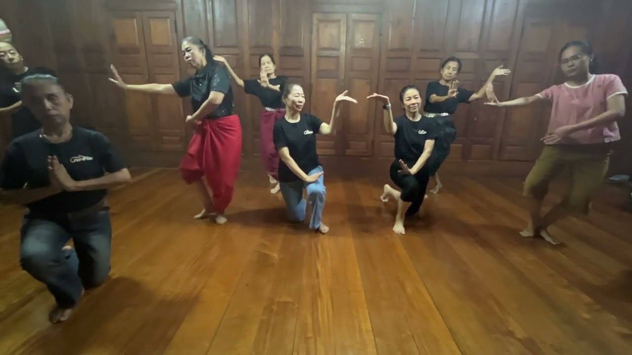 ซ้อม ระบำเทวีศรีสัชนาลัย