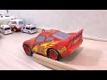 【ビュンビュン発進！】🚑光る救急ミニカー坂道を大爆走！Ambulance toy cars race down the slope!