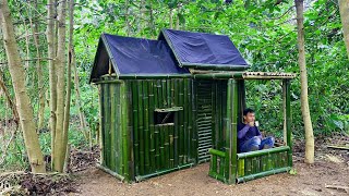Camping hujan deras || Membangun shelter bambu sederhana di pinggir sungai