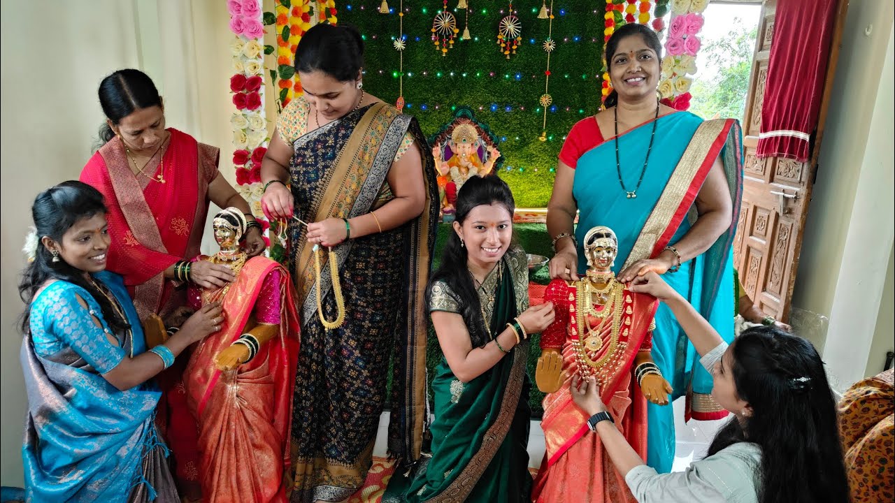 महालक्ष्मीचा शृंगार करण्यासाठी आम्ही सर्वजण बहिणीच्या घरी ..😍🙏