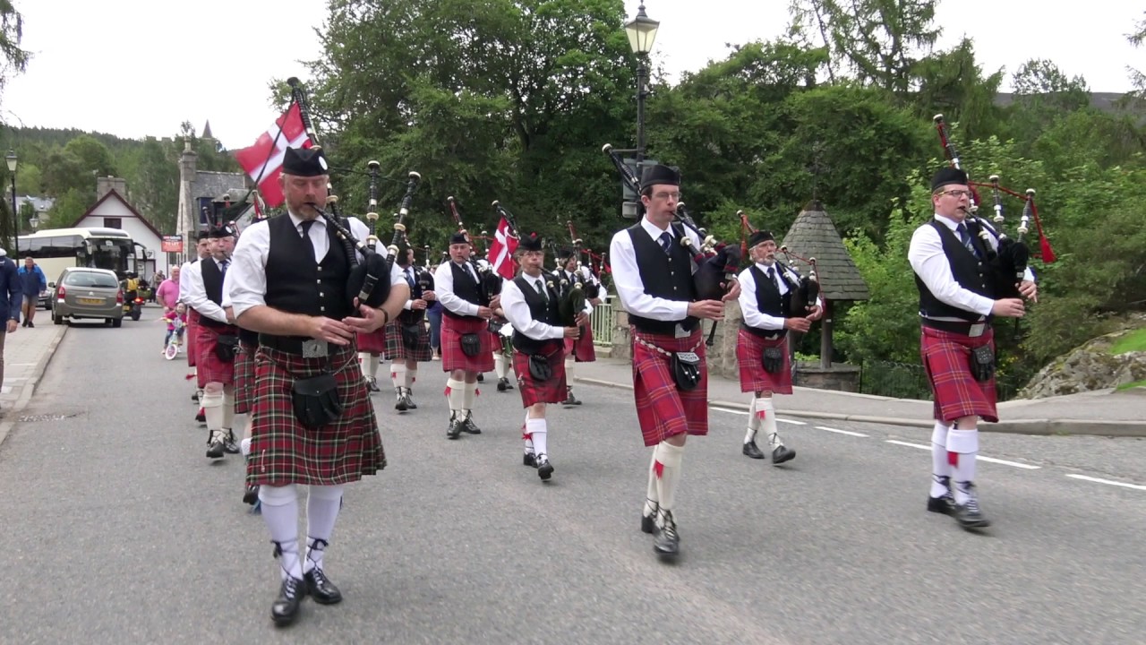 Copenhagen Caledonia & Banchory Pipe Bands combined parade through