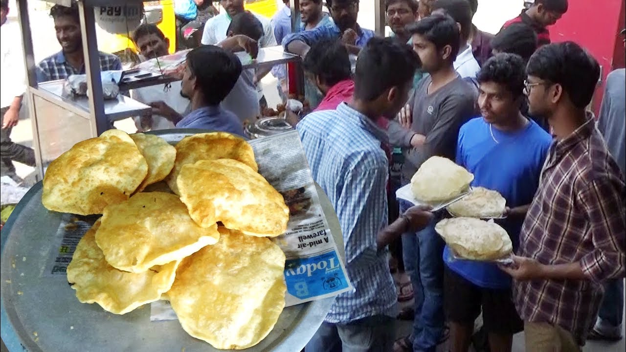 Crazy People Eating Big Size Puri with Sabzi @ 20 rs in Ameerpet Hyderabad | Best Veg Street Food | Street Food Catalog