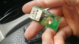 Toyota Prius 2nd Gen (2006-2009) Remote Key Fob secrets and changing key shell