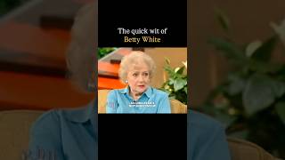 Betty White doesn’t miss a beat! #bettywhite #bonniehunt