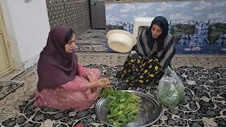 Download Lagu Hojjat returns home, this time selling fruit. MP3