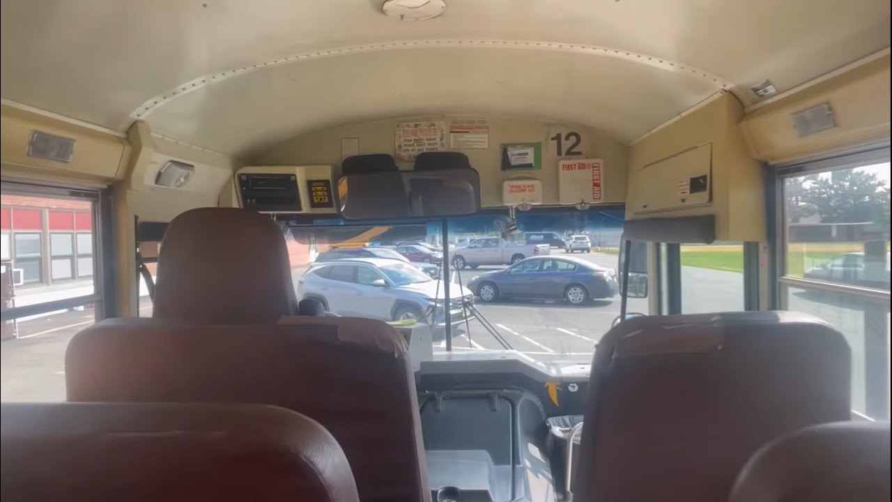 Bus 12 - Cleaning Windows (2007 IC FE School Bus)