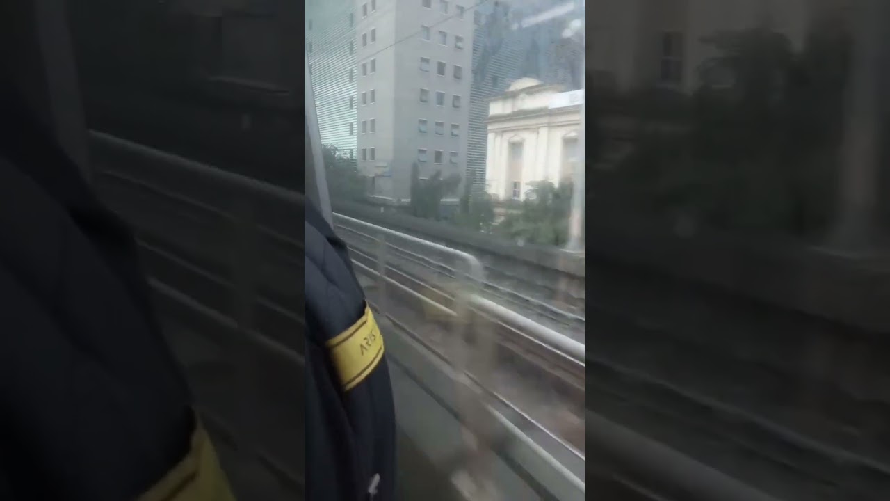 Mumbai metro line 1 side view 