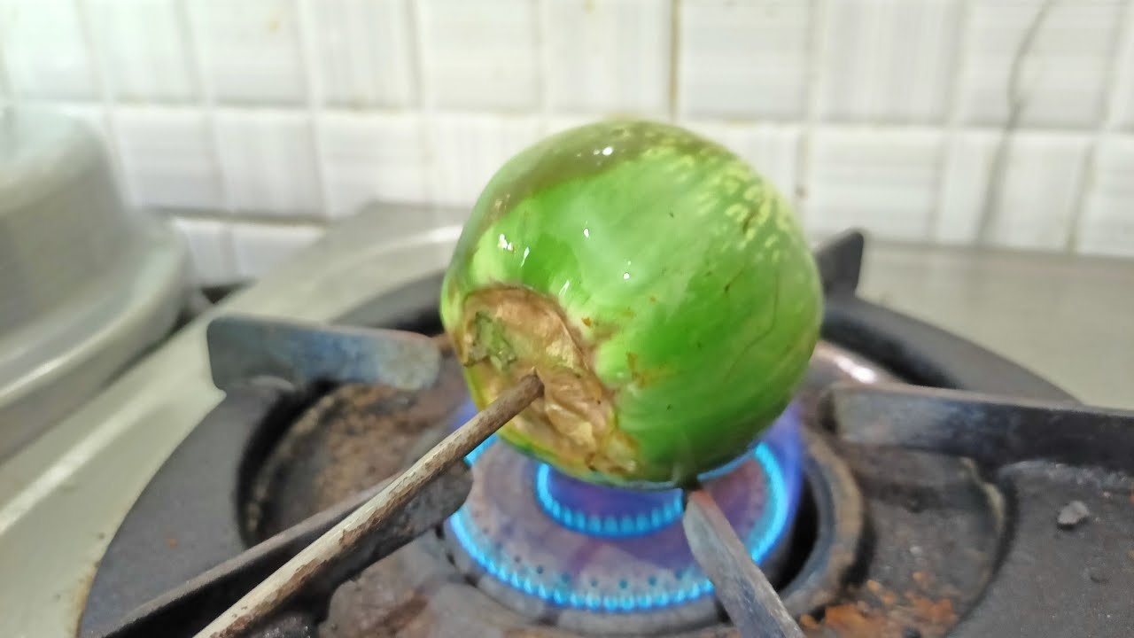 சுட்ட முள்ளு கத்திரிகாயில் புளி போட்டு ஒரு காரசாரமான டிஷ்