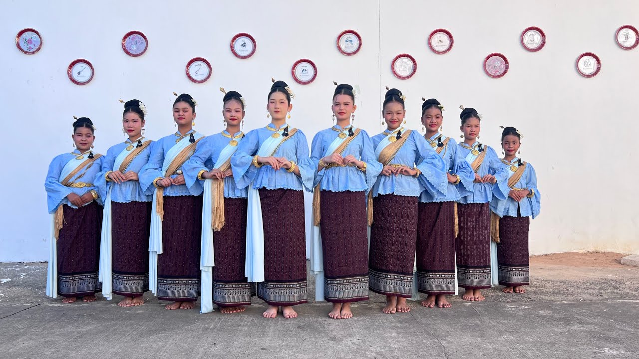 การแสดงพิธีเปิดงานกระทรวงพลังงาน อ.สำโรง โดย โรงเรียนอนุบาลจิรพัฒน์วิทยา