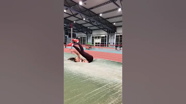 Jenna Fee beim Hochsprungtraini...  II