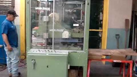 Loveshaw Little David Model LD00 Random Top and Bottom Case Sealer Video #2