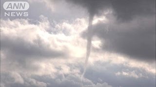竜巻とみられる漏斗状の雲が発生　茨城・大洗港(13/12/04)